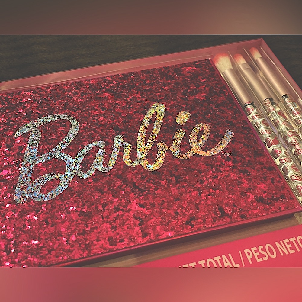 Barbie Beauty Set — Eyeshadow Palette, Makeup Brushes, and Mirror - Picture 8 of 16